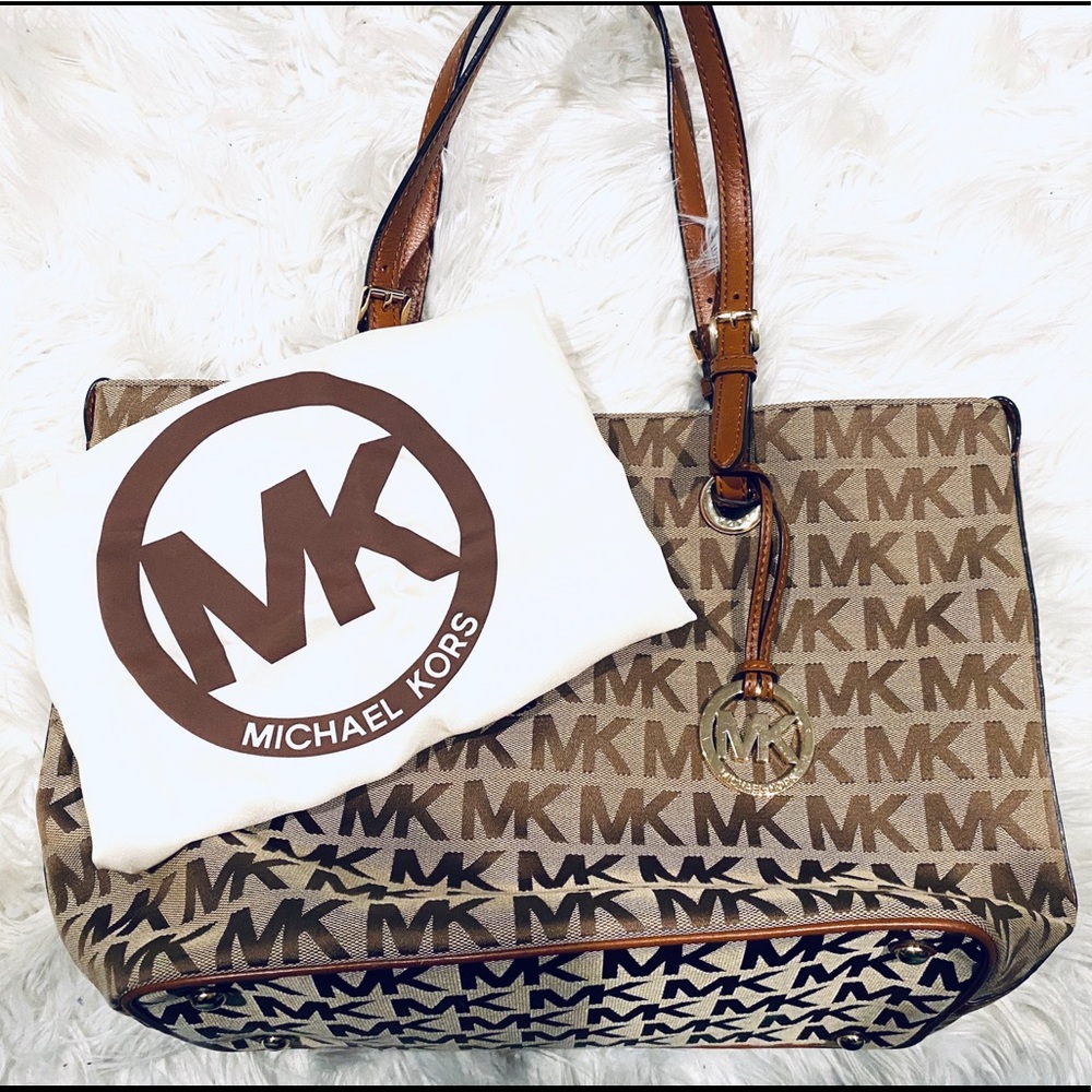 Michael Kors Jet Set Grab Bag Carryall Tote Beige